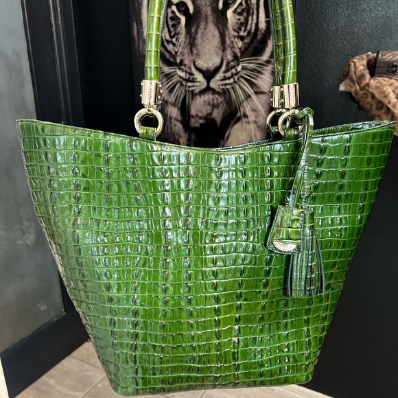 💚🐊BRAHMIN RACING GREEN LA SCALA GENUINE LEATHER STUNNING SWEETHEART TOTE🐊💚 - Picture 3 of 17